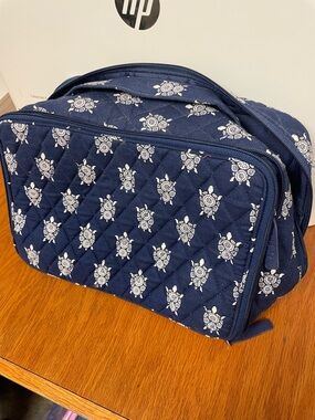 Vera Bradley Large Blush & Brush Makeup Case Navy Blue with Turtle Print